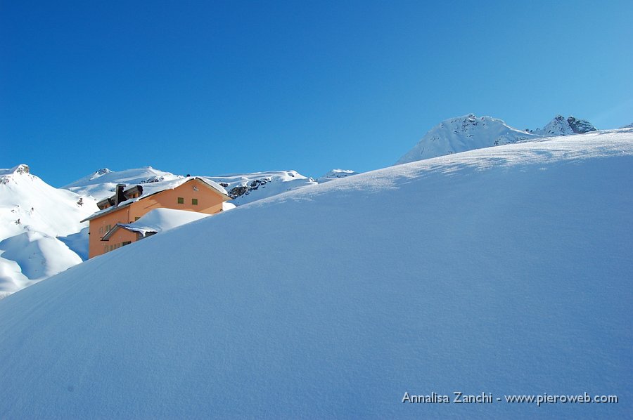 27 Lasciando il rifugio per tornare a valle.JPG